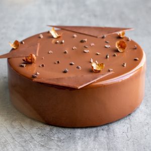 Entremets chocolat noisette tonka paysage